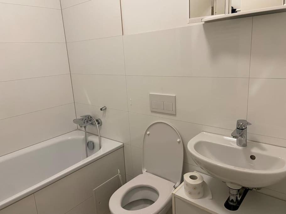 Apartment With Balcony ケルン エクステリア 写真